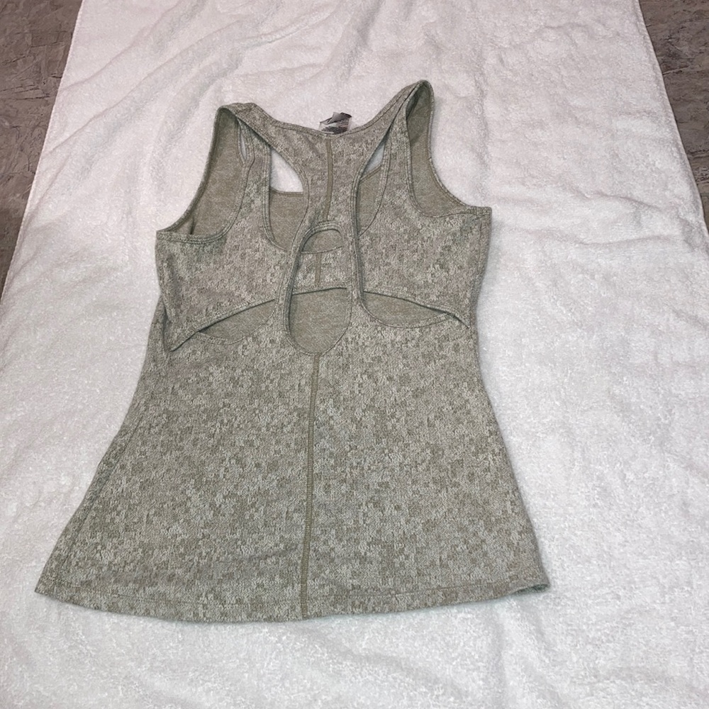 Gym shark top